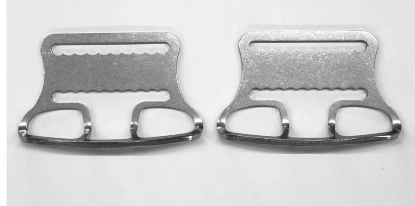 Sump UK shoulder triple D-ring three compartment detail