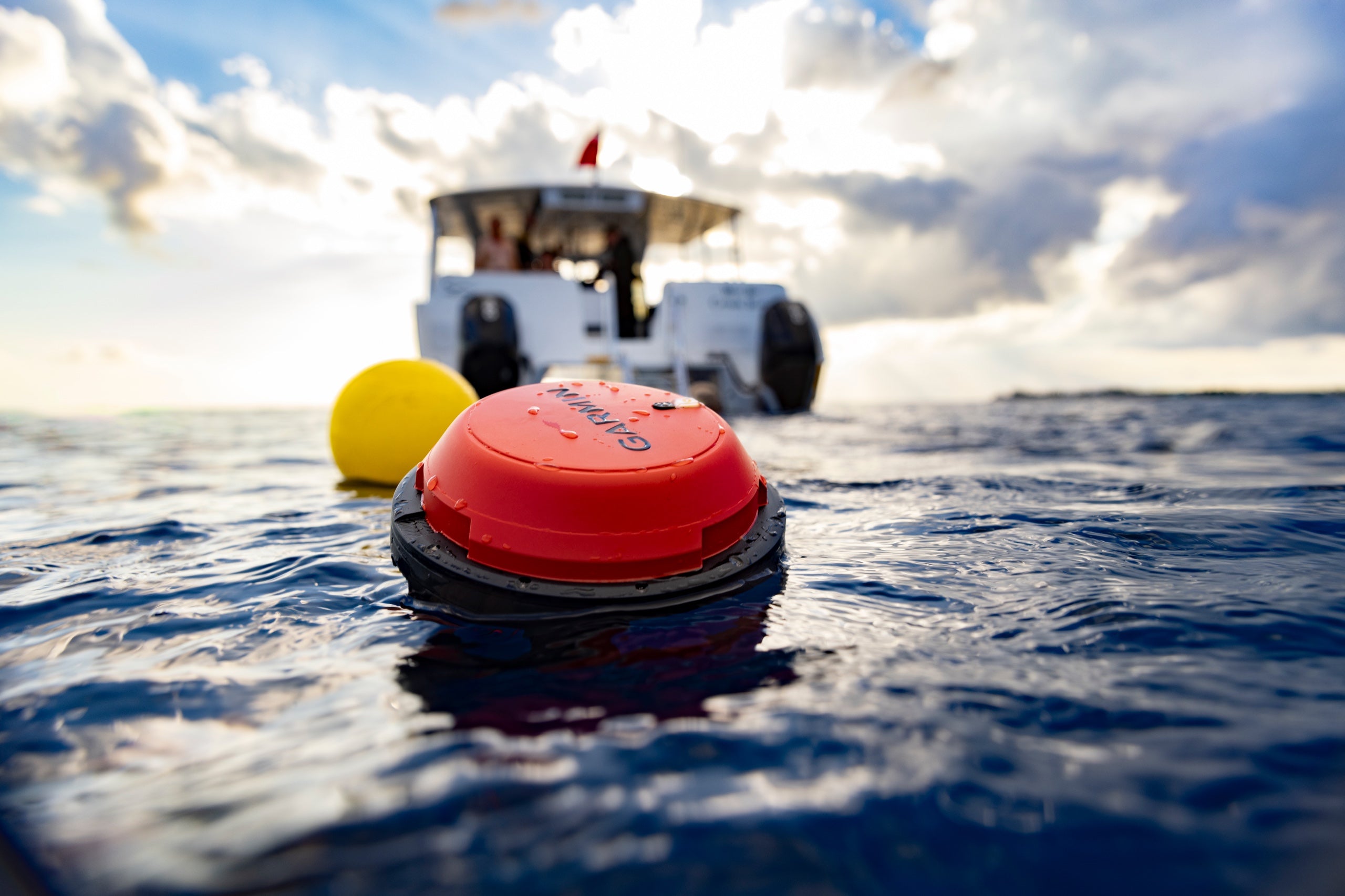 Garmin Descent S1 Buoy for real-time diver position tracking